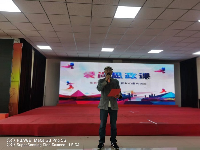 宋中展老师做点评.jpg 宋中展老师做点评.jpg