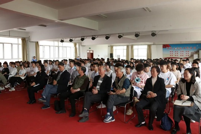 学生2.jpg 学生2.jpg