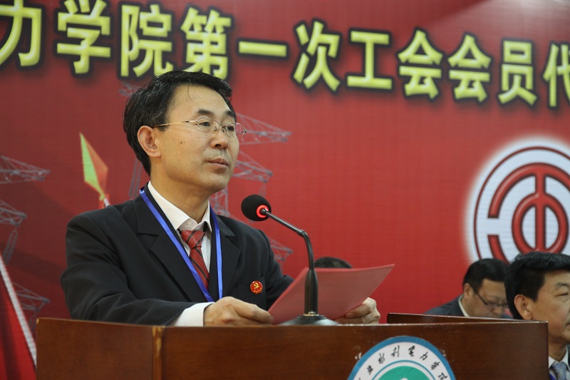 副校长殷永桥主持大会.JPG 副校长殷永桥主持大会.JPG