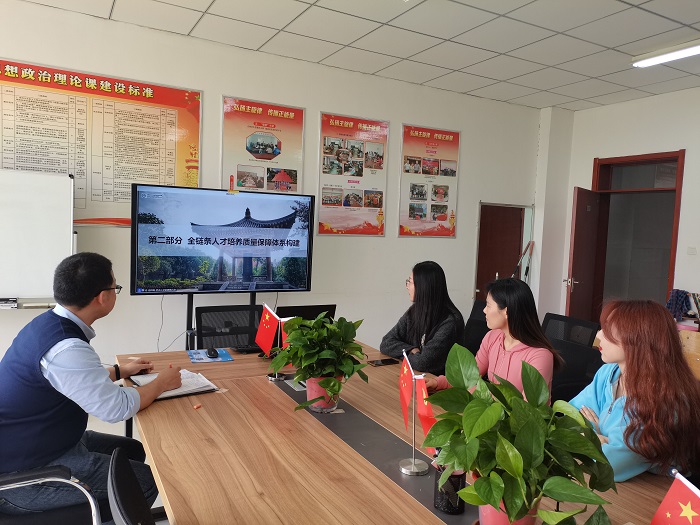 马克思主义学院参加培训照片.jpg 马克思主义学院参加培训照片.jpg